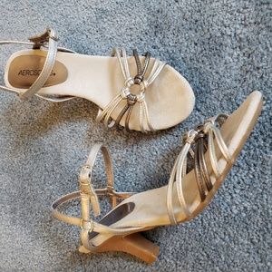 Aerosoles silver metallic sandals with 2-1/2" heel